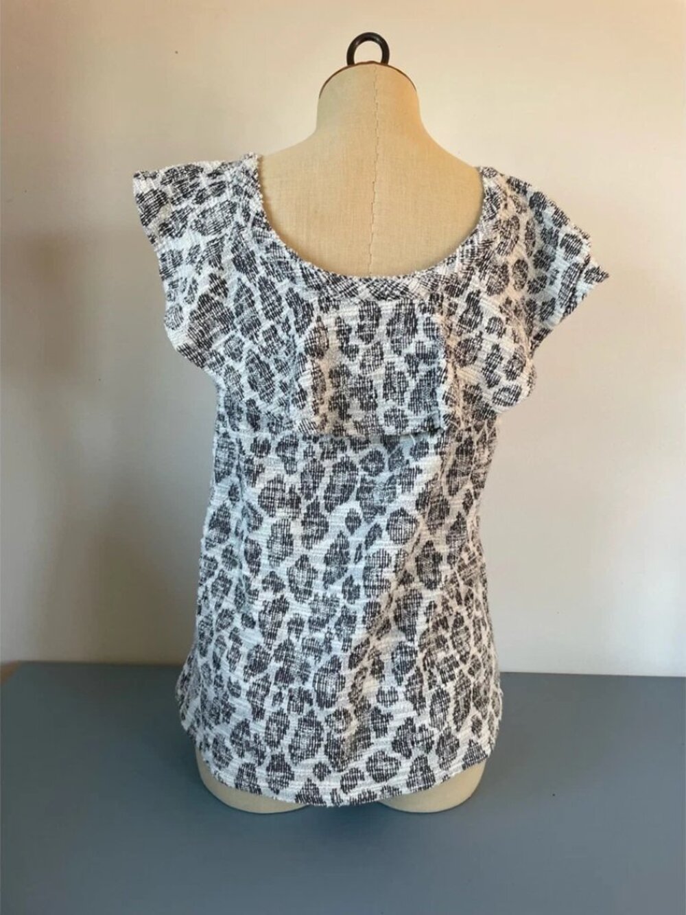 Anthropologie Dolan womens top short sleeve blue print size S
